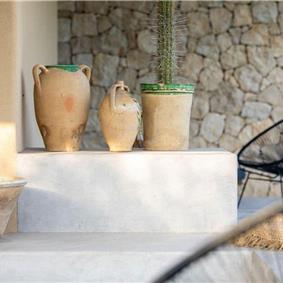 6 bedroom villa with pool and sea views near Noto, Sicily, sleeps 12